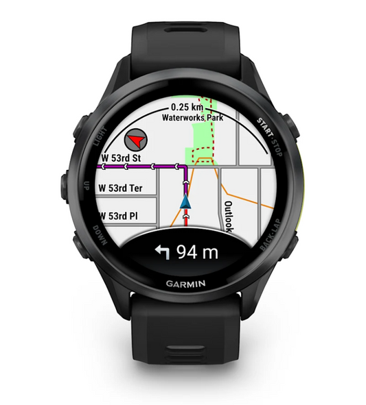 Forerunner® 970 Titane Slate, boîtier noir et bracelet noir/blanc translucide